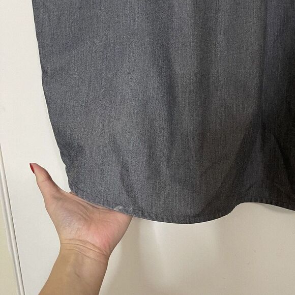 FIGS gray sleeveless technical scrub top size small - Picture 7 of 7